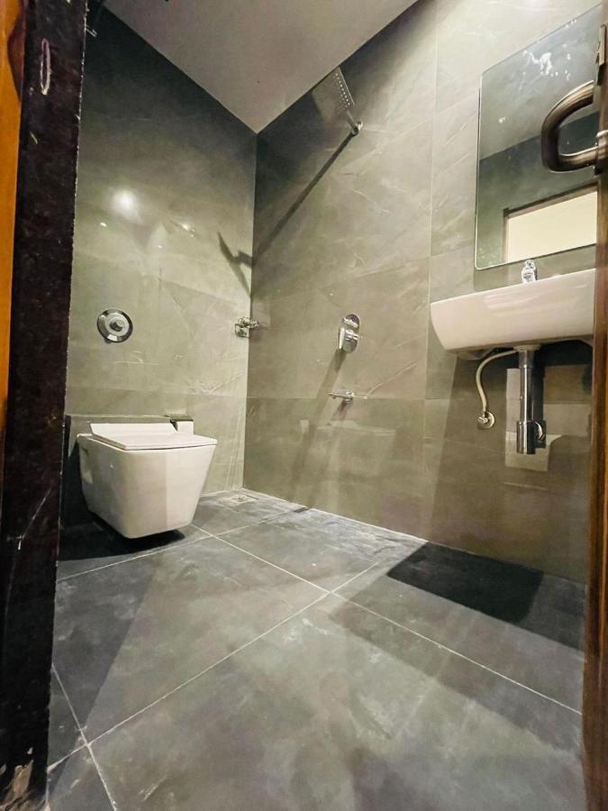 Hotel Hilton Suites Мумбаи Экстерьер фото