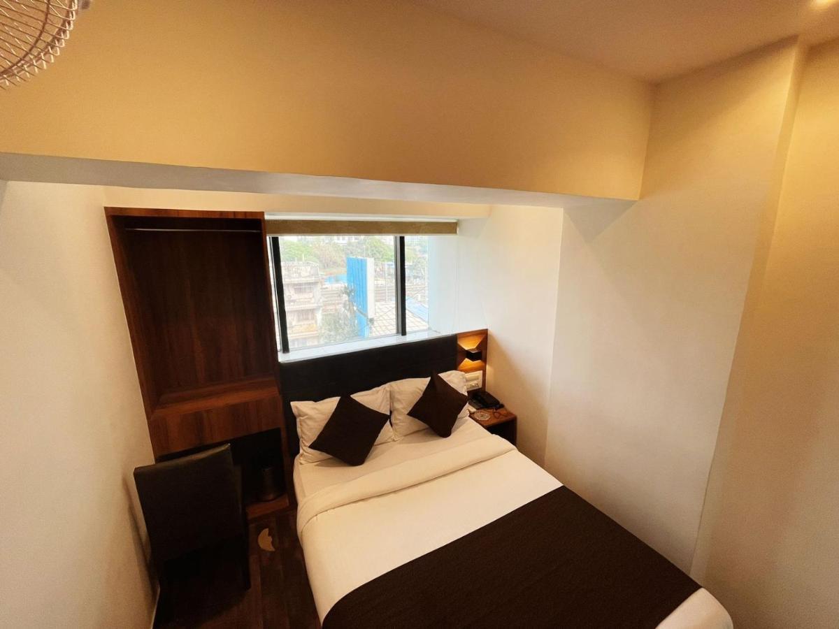 Hotel Hilton Suites Мумбаи Экстерьер фото