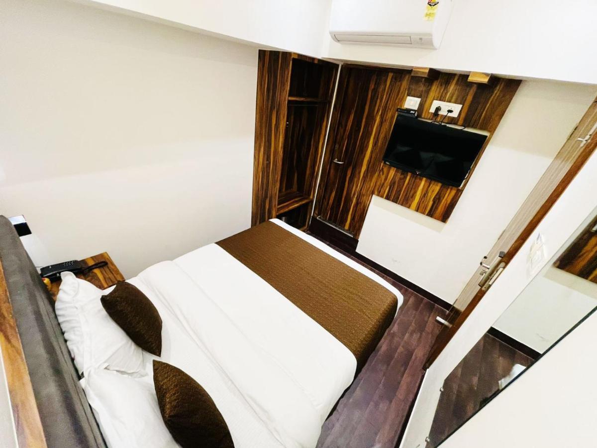 Hotel Hilton Suites Мумбаи Экстерьер фото